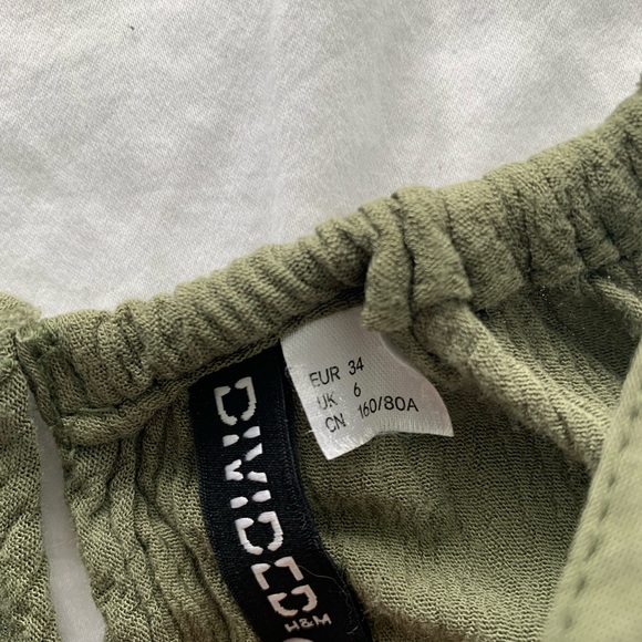 H&M green halter top - crepe material - Picture 2 of 2